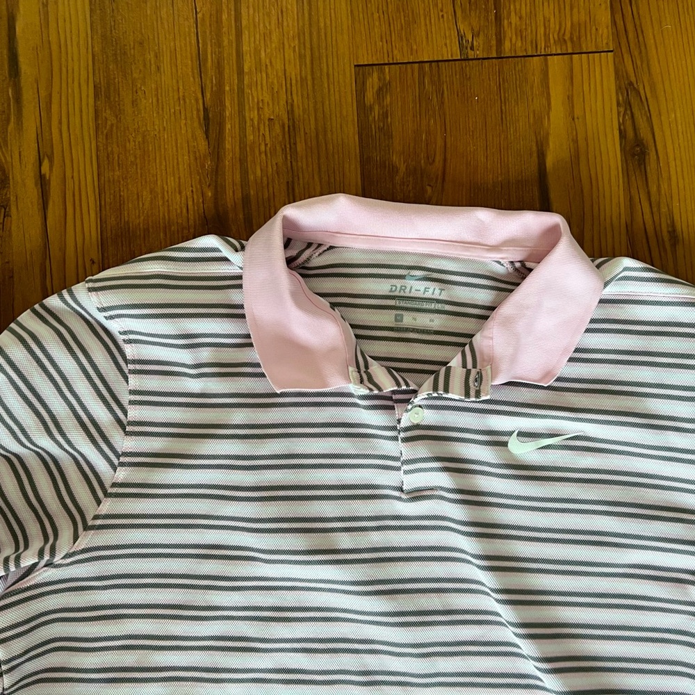 Nike Dri-Fit Short Sleeve Shirt - Picture 3 of 8